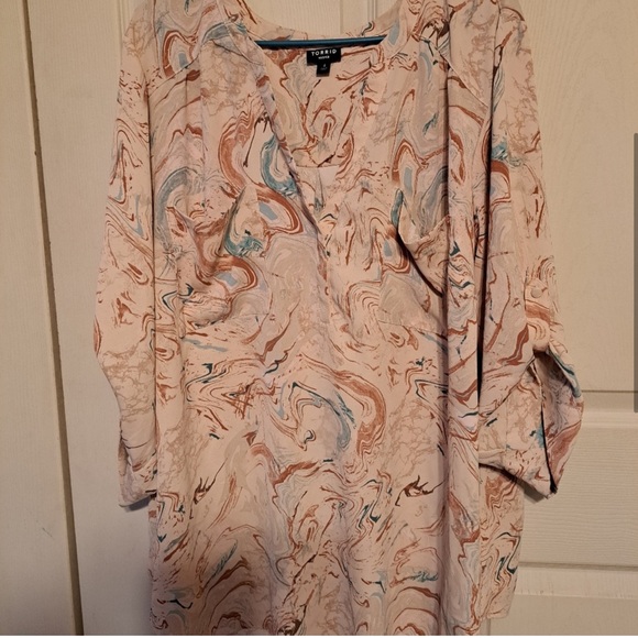 Torrid Harper paisley print, tab sleeves tunic in LNC - Picture 3 of 13